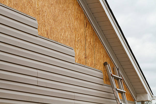 Professional Siding Installation technician working in Nanjemoy, MD